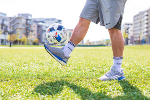 Ballsaison startet mit Serie rund um Fußball, Macht & Gesellschaft