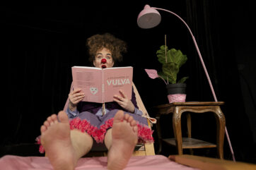 Viola entdeckt ihre Lust: Clownerie voller Sinnlichkeit