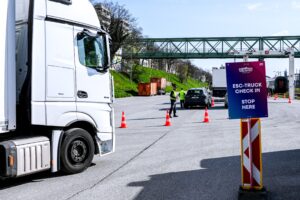 Die LKW-Röntgenstraße als Teil des ESC Sicherheitskonzepts.© ORF/Roman Zach-Kiesling