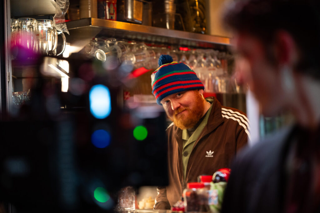 Lukas Mraz (Mraz & Sohn) verführt seine Opfer am Würstelstand „Alles Wurscht“. © WienTourismus/Hermann Höger