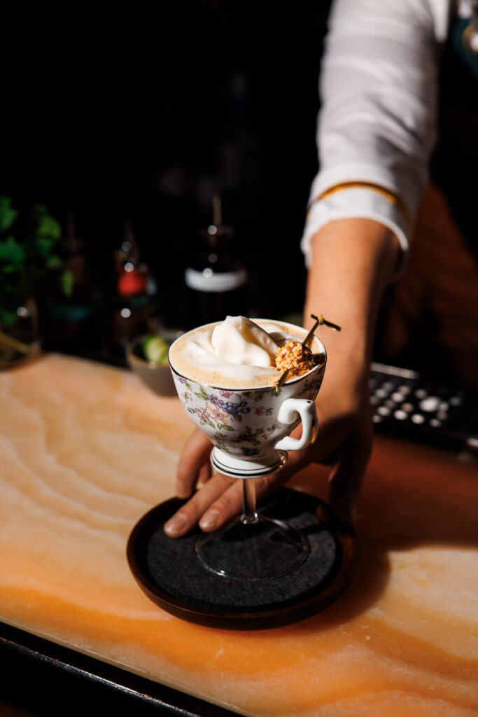 PRUNKSTÜCK SOLITAIRE – THE BAR UPSTAIRS