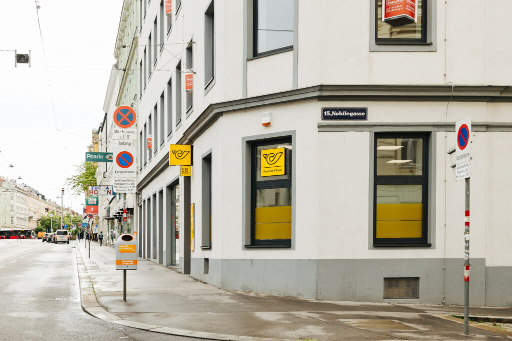 Damit man sie schneller findet: So sieht die neue Post-Filiale auf der Hütteldorfer Straße von außen aus (Bild: Post).