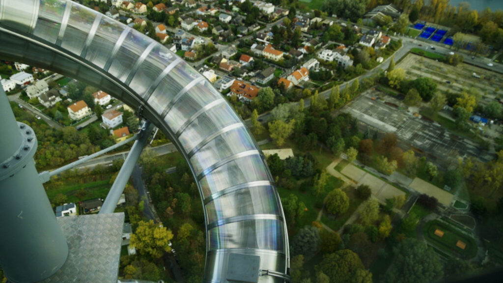Eine Rutschpartie mit einem herrlichen Ausblick. © Donauturm Wien