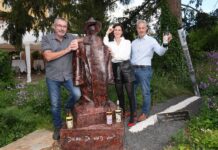 Neue Falco-Weine und Skulpturenpark in Gars am Kamp eröffnet Falco Skulpturenpark