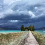 Insel im Attersee mit Höllengebirge (Cornelia Leitl)