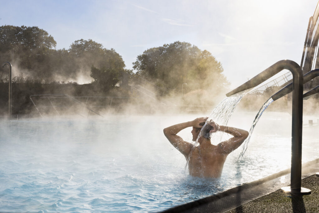 Herrliche Entspannung im Wasser -bei der Relax Lounge . © Therme Wien