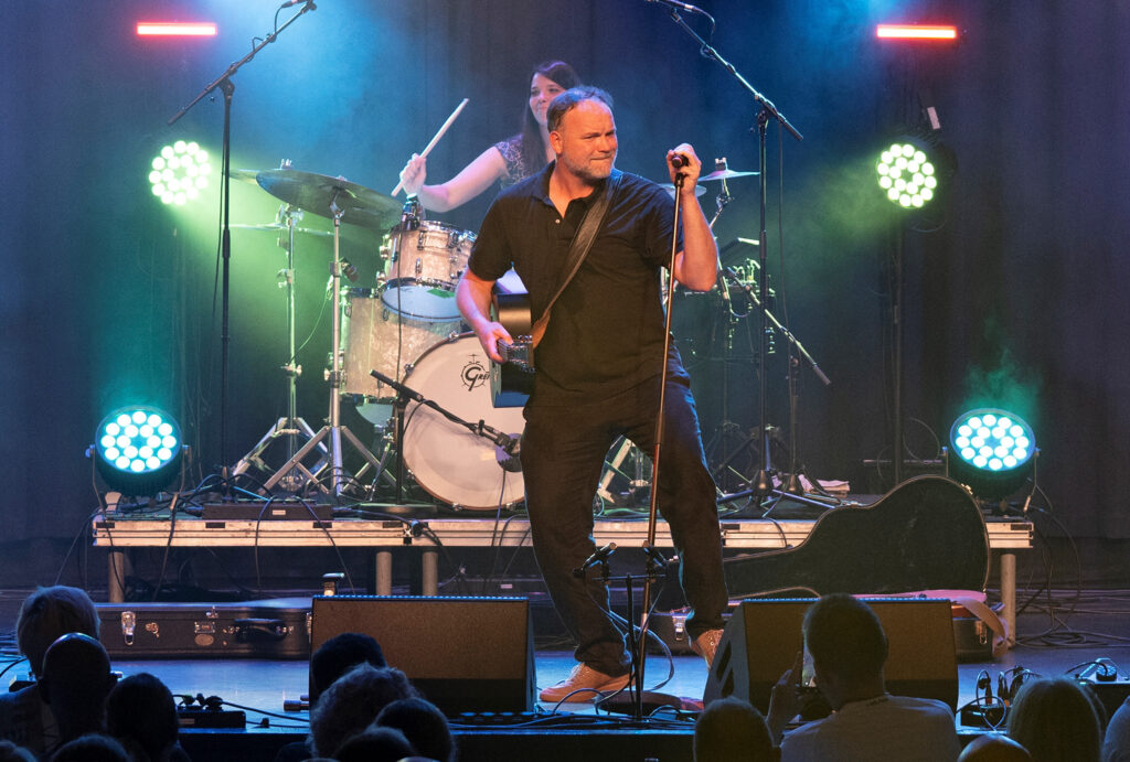 Thomas Stipsits und seine Band machen klar, dass der "Austropop lebt". © Lukas Beck