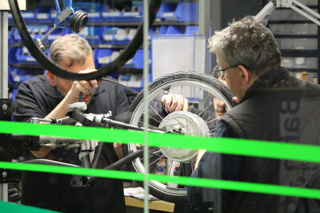 Am Entstehungsort eines Bikes in Meidling: von der Idee am Computer bis zur Fertigung eines Rads.© Vello Bike