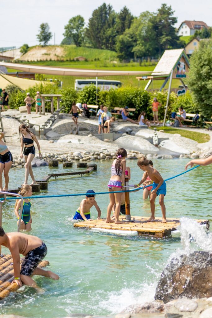 Eis Greissler Erlebnispark Eiswasserwelt Eisbach Floßteich