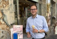 Schulschluss: Gratis-Eis im 15. Bezirk verteilt Die Volkspartei 15 von Felix Ofner verteilt am Freitag, 3. Juli, Gratis-Eis (Bild: VP 15).