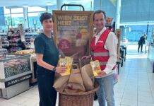 Ottakring zeigt Herz: “Niemand soll hungern müssen” Susanne Haase und Christian Oxonitsch im Einsatz für Menschen in Not (Bild: SPÖ 16).