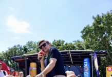 Die Donauinsel wird zum Kinder-Hotspot Spieleshow mit Robert Steiner auf der Bank Austria Kinderfreunde-Insel am Donauinselfest.