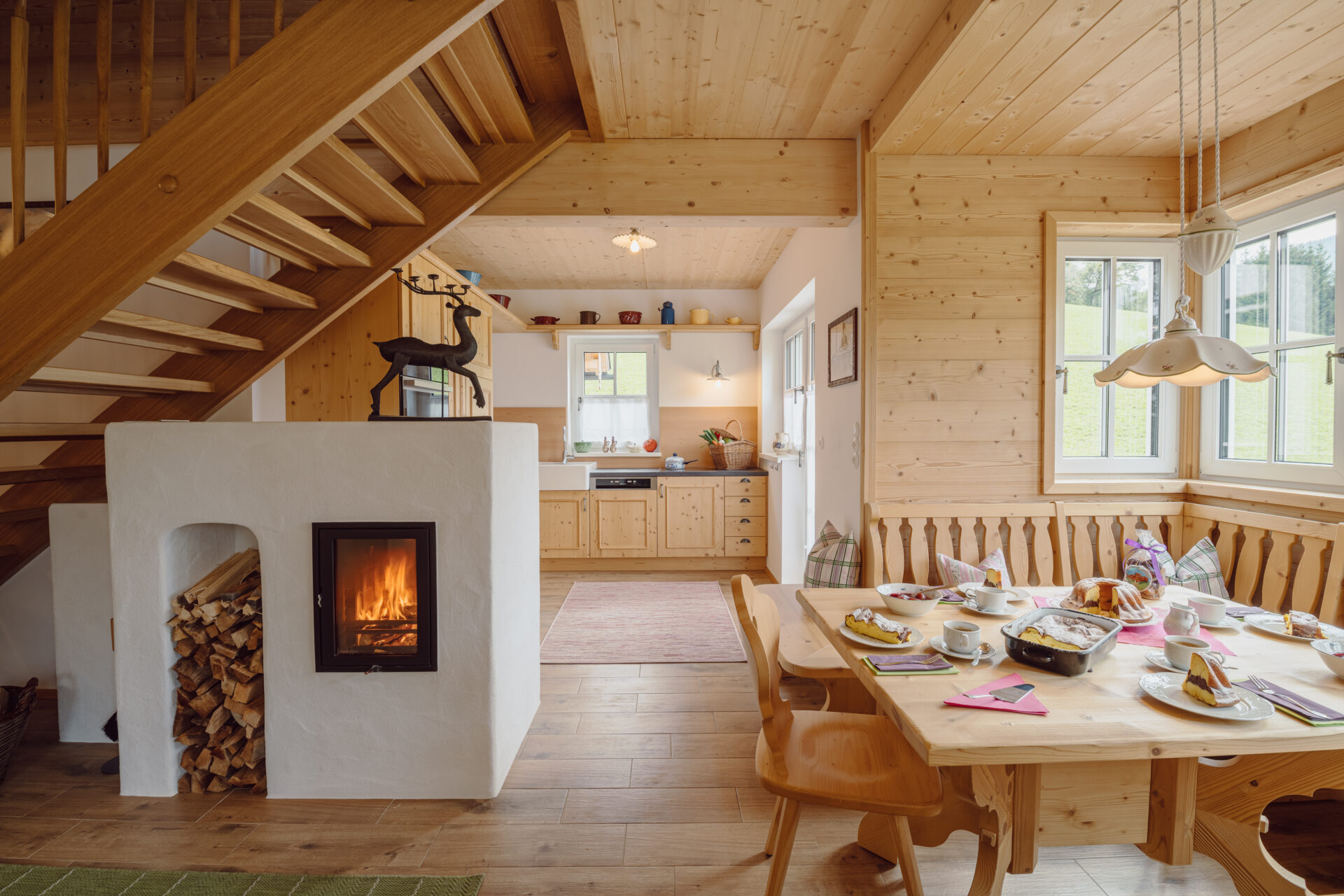 Haus Toplitzsee plus Veranda: Esstisch, Küche, Kamin