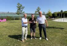 Großartigen Bier-Genuss speziell für kleine Gärten Wilhelm Wohatschek, Markus Rametsteiner und Hanspeter Nimmerrichter (v.l.) verkosteten als Erste das Kleingarten Bier