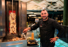 Mit Oktopus: Darf es etwas Meer Döner sein? Paul Nicolau eröffnet die 2. Filiale im 1. Bezirk © Pescobar