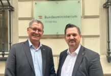 Bezirkschefs unterstützen Volksbegehren für mehr Polizei Georg Papai und Marcus Franz (r.) © BV 10