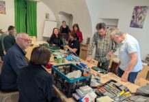 Neue Website zeigt Repair-Cafés in der Nähe Freiwillige Helfer machen es wieder gut @ privat