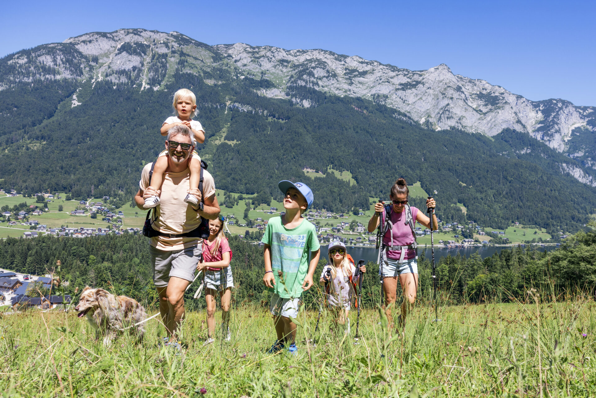 Wandern im Narzissendorf Zloam