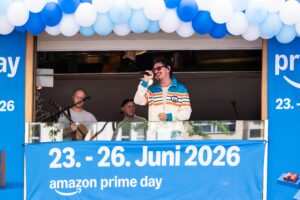 Julian le Play überrascht mit Balkonkonzert auf der Mahü