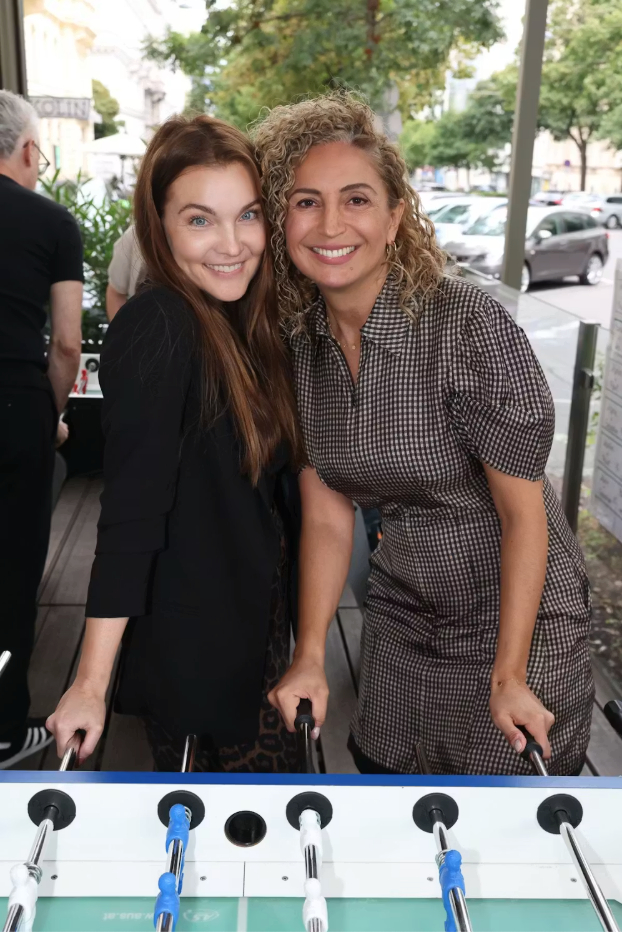 Schauspielerin und vormagazin-Kolumnistin Barbara Kaudelka und TV-Moderatorin und Autorin Eser Akbaba bringen ordentlich Power ins Wuzzler-Turnier.