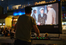 Am Platz der Kulturen wird es im August “Stumm & Laut” Stummfilmklassiker werden vor Ort von Musikern live vertont © Marc Greber