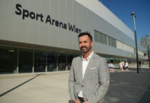 Neue W24-Sendung zeigt Wien in vielen Facetten Rebin Showkat vor der Sport-Arena Wien (Bild: Rebin Showkat).