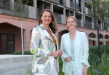 Ein Bonus: Neues Vergabe-System für Stadtwohnungen Stadträtin Elke Hanel-Torsch und Gemeinderätin Selma Arapovic bei der Eröffnung des neuen GB*-Stadtteilbüros Donaustadt (Bild: Stadt Wien/Pamela Rußmann).