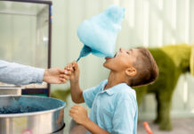Gratis Zuckerwatte beim Familienfest des Marktamts