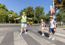 Sicherheit am Schulweg: Mehr Schülerlotsen werden gesucht Engagierte Freiwillige sind aufgerufen sich für das kommende Schuljahr als Schülerlotsen zu melden. © KFV / Juhasz
