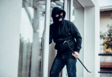 Verhaftung! Gleich 70 Einbrüche vor Klärung Einbruchsserie in Wohnungen der Stadt hält Polizei in Atem (Bild: Istock by Getty Images).