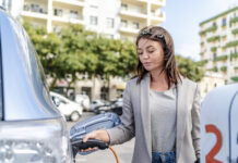 E-Autos: Dieser Bezirk hängt ganz Österreich ab Das Laden von E-Autos würde bei mehr Ladestationen noch schneller gehen (Bild: Istock by Getty Images).
