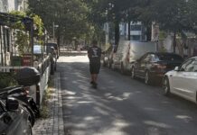 Grätzl Mariahilfer Straße: Überqueren ist oft gefährlich Freitag, 21. August, 9:20 Uhr, Esterhazygasse: Ein E-Scooter brettelt ordentlich dahin. Ohne zu schauen ... (Bild: Privat).