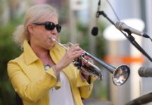 Jazz und Blues-Musik machen Neubau zum Genuss Michaela Rabitsch in Action (Bild: Peter Kogoj).