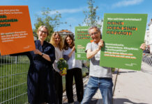 Menschen aus dem Grätzl für neuen Garten gesucht! Bezirksvorsteherin Michaela Schüchner und das Team der Gebietsbetreuung Stadterneuerung präsentieren den geplanten Nachbarschaftsgarten Penzing im Ludwig-Zatzka-Park (Bild: Daniel Dutkowski).