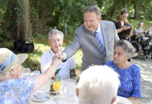 Gartenkonzerte feiern Finale mit Besucherrekord Bürgermeister Ludwig besucht Finale der Gartenkonzerte in den Häusern zum Leben
