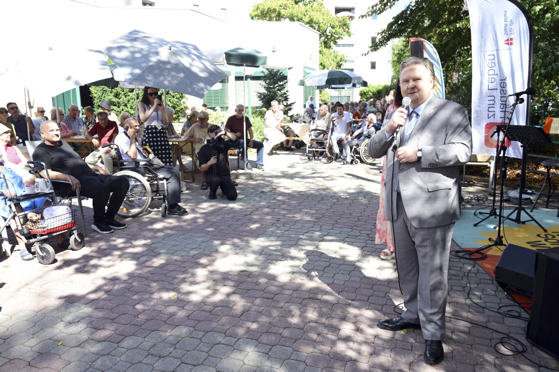 Bürgermeister Ludwig besucht Finale der Gartenkonzerte in den Häusern zum Leben