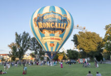 Ballon von Roncalli sorgt für Staunen im Prater Roncalli Heißluftballon im Wiener Prater