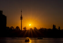 Spektakuläre Sonnenfinsternis über der Alten Donau Partielle Sonnenfinsternis Alte Donau 12.8.26