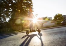 E-Scooter rast mit 129 km/h über die Donauinsel 129 km/h! Wieder wurde ein irrer E-Scooter-Raser geschnappt (Bild: Istock).