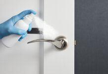 Säure-Einbrecher: Polizei warnt vor gefährlicher Masche Achtung vor verätzten Türschlössern (Bild: Istock).