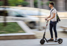 E-Scooter-Raserei: Polizei zieht die Notbremse Kein Ende der irren E-Scooter-Raserei in der Stadt (Bild: Istock).