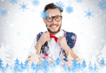 Umfrage: Denken Sie jetzt schon an Weihnachten? Geeky hipster wearing christmas vest