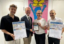 Mobilitätspreis: Die Meiselstraße räumt groß ab! Freuen sich über den VCÖ-Mobilitätspreis für die Fahrradstraße Meiselstraße (v.l.n.r.): Projektleiter Grätzllabor 15 Jakob Winkler, Bezirksvorsteher Rudolfsheim-Fünfhaus Dietmar Baurecht, Bezirksvorsteherin Penzing Michaela Schüchner und Projektleiter Grätzllabor 14 Johannes Brossmann (Bild: BV 14, Exenberger).