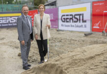 Baustart für 407 leistbare und CO₂-freie Wohnungen Stadträtin Elke Hanel-Torsch nahm mit Bezirksvorsteher Gerald Bischof den Spatenstich vor © Stadt Wien/Bubu Dujmic