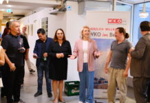 Geschäftige Runde beim Get-together in Mariahilf Wirtschaftsgipfel in Mariahilf
