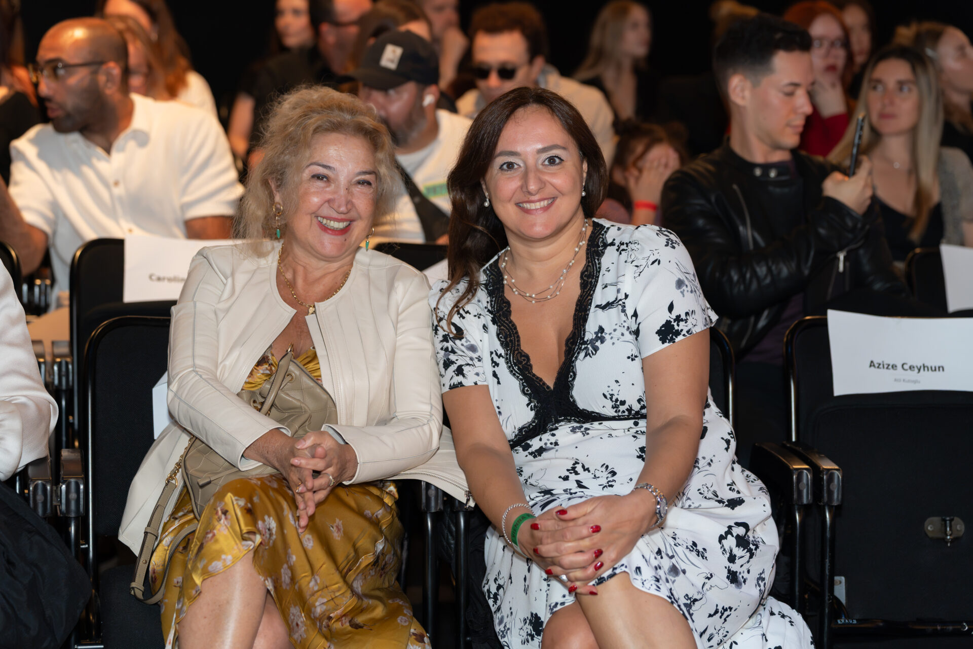 Ece Öztürk (Türkische Geneallkonsulin) und Orkide Deniz Akyamac (Erste Botschaftsrätin)