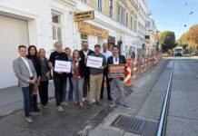 Hietzinger Wirtschaft startet Petition gegen Radweg-Plan BV Johanna Zinkl, Peter Sverak, Georg Fuchs (m.) und Bezirksvize Thomas Gerstbach (r.) mit Unternehmern aus Alt-Hietzing. Thomas Peschta (r.) vertritt die Interessen der Gastronomen. © Berger