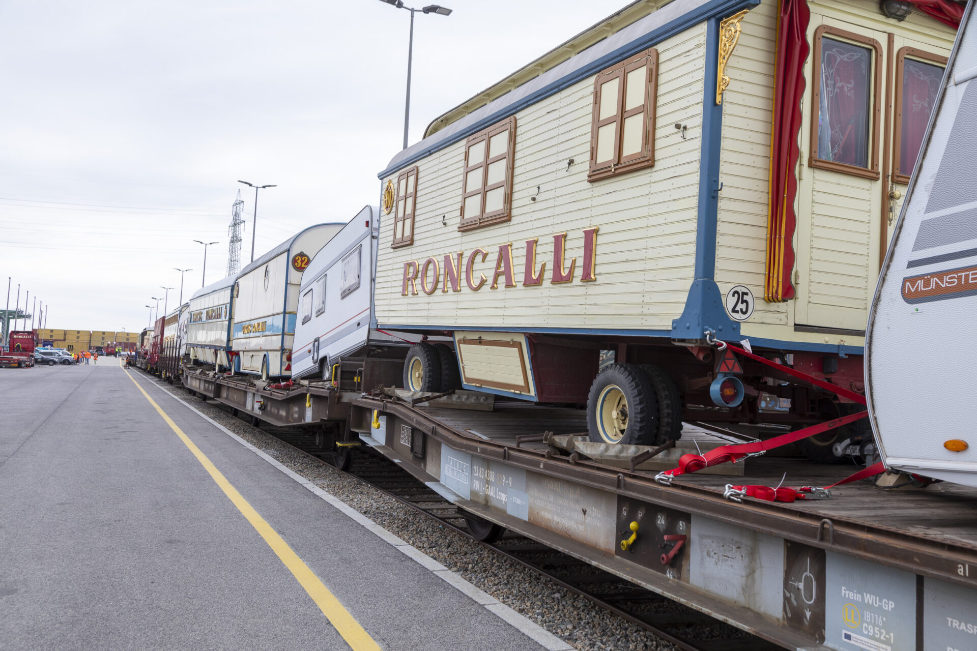 Der Circus kommt auf Schienen: Roncalli erreicht Wien