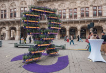 Lavendel-Schleife setzt lebendes Zeichen gegen Krebs Rund 300 Lavendelpflanzen machten die Installation zu einem lebendigen Symbol für Hoffnung © Niklas Schnaubelt