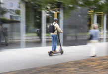 Zweirad-Sünder: 90 Anzeigen und hohe Strafen! Immer mehr E-Scooter-Raser werden erwischt, ebenso wilde Radfahrer (Bild: Istock).